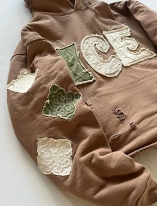 Sudaderas con capucha de estilo urbano de algodón 100% para hombre, dobladillo crudo con parches de socorro personalizables, estampado en relieve, forro polar de invierno, suministro ODM - Product Image 3