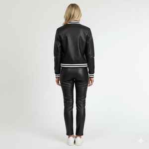 Conjunto de Sudadera con Capucha y Pantalones Acampanados de Alta Calidad para Venta al por Mayor, Chándal Personalizable con Logotipo, Trajes Deportivos Rojos para Mujer - Product Image 4