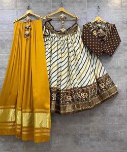 Dernière collection de vêtements prêts-à-porter de créateurs, magnifique, de la meilleure qualité, en coton et soie multicolores, Lehenga Choli, magnifique dupatta, indien pakistanais - Product Image 6