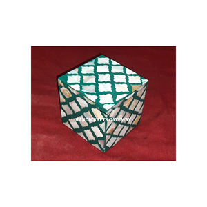 Très belle boîte à bijoux en incrustation de nacre faite à la main pour la décoration de la maison et les cadeaux de mariage. - Product Image 1