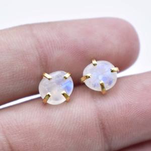 Boucles d'oreilles à tige en pierre de lune à la main bijoux en pierres précieuses, clous de pierre de naissance polis lisses, cadeau romantique pour elle - Product Image 2
