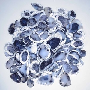 อัญมณีโอปอลเดนไดรต์ธรรมชาติที่สวยงามอัญมณีหลวมรูปร่างผสมขนาดโอปอลคาร์โบชองสำหรับทำเครื่องประดับ - Product Image 1