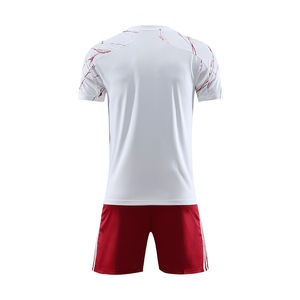 Uniformes de football pour hommes avec logo personnalisé Créez votre propre maillot et short avec logo Vêtements décontractés de football personnalisés - Product Image 2