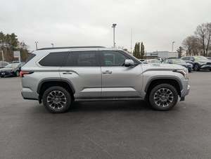 TOYOTA SEQUOIA LIMITED 4WD SUV 2023 d'occasion en excellent état - Product Image 3