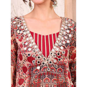 DEEBACO Ensemble coordonné indo-occidental pour femme, comprenant un Kurti en poly-georgette à dentelle florale longueur cheville, un crop top et une Sharara - Product Image 2