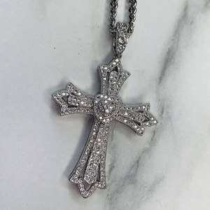 Pendentif Croix Luxe en Argent Sterling Plaqué Or 18K Sertie de Moissanite VVS avec Motif Cœur, Collier Hip Hop - Product Image 1
