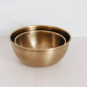 Ensemble de luxe de qualité de 2 bols en laiton avec finition en or brossé utilisé pour servir les nouilles et la décoration de Table à manger. - Product Image 2