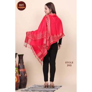 Écharpe longue en soie jacquard rouge pour femme KTI avec motif géométrique, modèle 2921, idéale pour l'hiver - Product Image 2