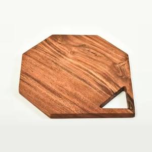 Tabla de cortar de madera hecha a mano ecológica con forma llamativa apta para lavavajillas para utensilios de cocina, tiendas y distribuidores de regalos - Product Image 3