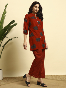 Ensemble Kurti et Palazzo en coton floral de qualité supérieure pour femmes |   Vêtements ethniques décontractés d'été avec décoration fendue |   Tissu respirant - Product Image 3