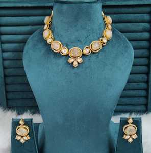 Ensemble de collier en laiton Polki pour femmes, peut être porté avec des tenues ethniques et occidentales, parfait pour les soirées, ensemble de collier de luxe - Product Image 2