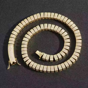 Collar de Cadena Cubana de Alto Brillo con Diamantes Moissanite, Joyería Moderna con Estilo Iced Out para un Look Urbano Elegante, de la India - Product Image 3