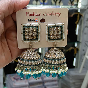 ต่างหู Jhumki ประดับด้วยคริสตัลไข่มุกและลูกปัดเครื่องประดับชาติพันธุ์สำหรับงานแต่งงานงานเลี้ยงและงานเฉลิมฉลอง - Product Image 6