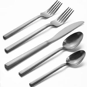 El más nuevo juego de cubiertos de acero inoxidable de lujo, dos cucharas, dos tenedores y un Pasteur con acabado negro para vajilla, utensilio de cocina - Product Image 4