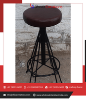 Tabouret de bar industriel vintage rétro en métal et cuir au design moderne, fait à la main, écologique, solide et durable à usage commercial