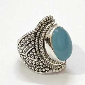 Anillo de Plata de Ley 925 Hecho a Mano por Navya Craft, con Piedra de Nacimiento de Marzo, Estilo Boho, Calcedonia, Joyería de Plata con Talla de Anillo Personalizada en EE. UU. - Product Image 6