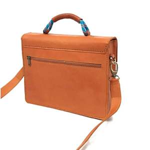 Meilleur produit Le sac à bandoulière en cuir élégant Classic Companion pour la sophistication quotidienne Sac fait main d'Indonésie - Product Image 3