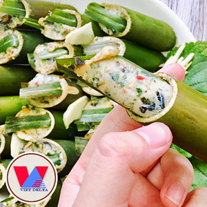 Rollos de Bambú al Vapor con Relleno a Base de Plantas, Comida Vegetariana Asiática Auténtica - Product Image 1