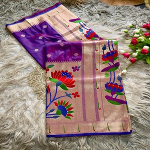Sari de Seda Paithani VASTRA COTTAGE con Pallu Dorado, Diseño Floral de Loto y Pavo Real, Borde Tradicional con Buttis para Bodas - Product Image 4