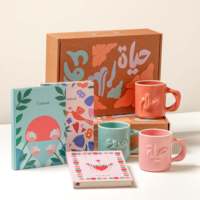 Ensemble cadeau Chourouk : Tasse en céramique artisanale en terre cuite et agenda relié – Thème Paix de Salem haut de gamme, motif floral et oiseaux, origine Tunisie