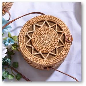 Bolsas de mimbre hechas a mano vietnamitas, venta al por mayor, vacaciones de verano 2024, bolsa de paja redonda para mujer para exportación - Product Image 3