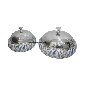 Juego de dos calentadores de comida de metal de diseño, utensilios de cocina de forma redonda, cazuela de lujo, calentador de comida de metal decorativo de gran venta - Product Image 1