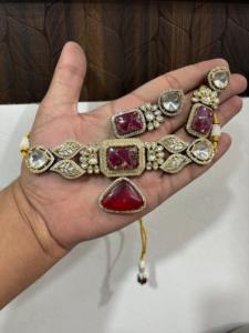 Vente en gros de l'ensemble de bijoux Kundan en argent et laiton pour dames pour les mariages et les fêtes à des prix abordables - Product Image 5