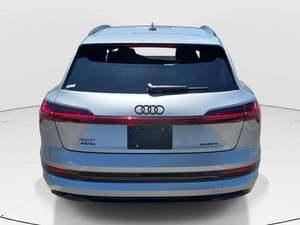 Audi e-tron quattro Premium certifiée propre 2022 - Product Image 2