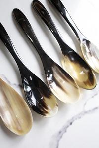 Cuchara de Cuerno de Búfalo Natural, Hecha a Mano y Pulida, Perfecta para Servir Especias, Condimentos o como Decoración de Mesa, Alta Calidad - Product Image 2