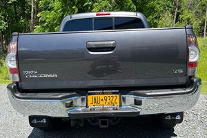 Toyota Tacoma TRD Off-Road Double Cab 4x4 V6 d'occasion en excellent état, modèle 2015 - Product Image 2