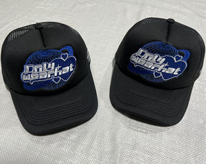 Casquette de baseball Snapback classique avec logo personnalisé, casquette de camionneur brodée en maille de mousse unie à 5 panneaux avec tissu éponge pour les performances - Product Image 5