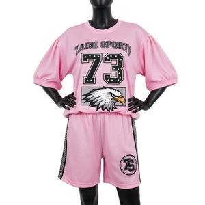 Ensemble court en jersey de maille respirante en polyester pour femmes, rose pâle, design de panneau latéral, logo personnalisé par transfert thermique, ensembles pour femmes - Product Image 1