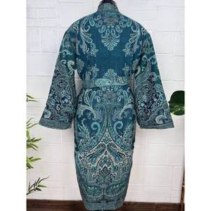 Robe kimono en laine mérinos chaude faite à la main, veste à motif floral paisley teinte en vert - Product Image 2