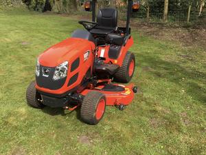 Tracteur tondeuse à gazon Kioti HST à plateau central 2024 CS2610, moteur 125cc 4 temps, poignée télescopique, alimentation électrique, bac à herbe industriel - Product Image 2