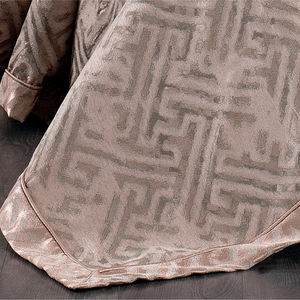 ชุดเครื่องนอนกูซิด คลาสสิค ไดมอนด์ 4 ชิ้น ลายดอกกุหลาบแห้ง ผ้าเชนิลล์ทอ 100% ป้องกันไรฝุ่น ซักได้ ขนาดคิงไซส์ สำหรับใช้ในบ้าน - Product Image 5