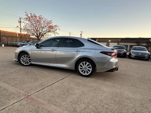 Toyota Camry LE 2022 con Poco Kilometraje - Product Image 6