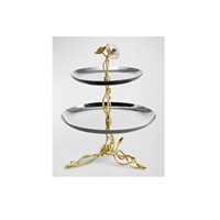 Grand support à gâteau en métal élégant conçu pour contenir des gâteaux lourds, parfait pour les fêtes spéciales, les mariages et les célébrations de banquets