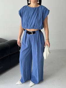 Ensemble pantalon deux pièces personnalisable pour femme, col halter, sans manches, longueur genou, en polyester, fabriqué en Turquie - Product Image 5
