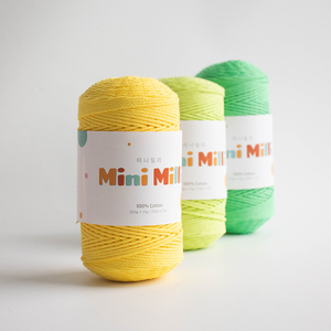Hilo de tejer YARNA Mini Milli (250g) hecho a mano, hilo fantasioso y divertido, multicolor, ligero, vibrante, para tejer y hacer manualidades. - Product Image 4