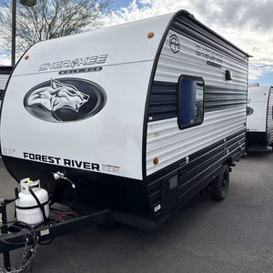 Remolque de Viaje Independiente Ligero y Moderno Easy Tow 2026 Forest River RVs Cherokee Wolf Pup Camper, Expandible, de Acero Inoxidable - Product Image 1