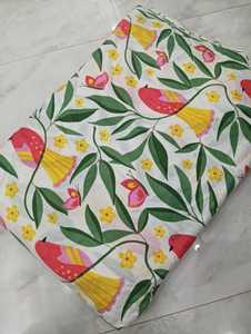 Tissu en coton de haute qualité avec imprimé jungle de perroquets, adapté aux chemises, robes, kurtis, travaux de couture et à l'utilisation dans les boutiques de vêtements - Product Image 5