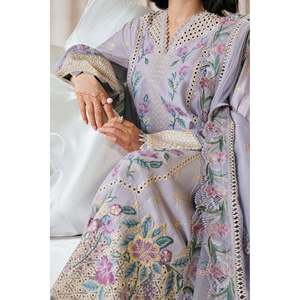 Conjunto de 3 Piezas Maryam Hussain: Camisas de Gasa Bordadas con Diseño de Césped, Dupatta de Malla Khaddi y Pantalones para Primavera/Verano BIC-4913 - Product Image 5