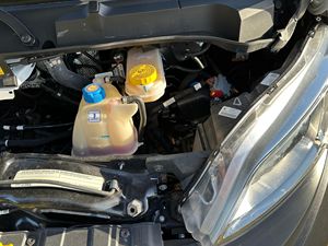 Camioneta Usada Cargo 3500 con Techo Alto Extendido - Product Image 3