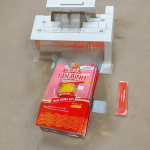 Rouleau d'emballage laminé CPP de sac à fond carré en plastique PE durable imprimé sur mesure pour aliments instantanés Bonbons Couches Soins personnels - Product Image 1