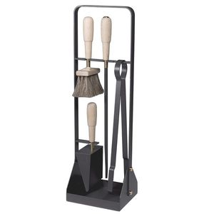 Ensemble d'outils traditionnels en fer avec support rustique et finition patinée, idéal pour les installations de cheminée de campagne. - Product Image 2