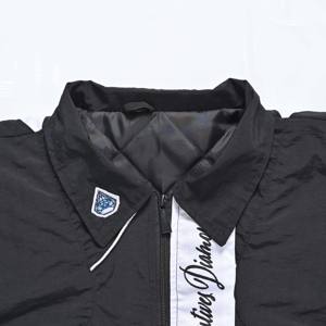 Chaqueta bomber formal clásica acolchada en blanco impermeable para hombre con logotipo bordado de impresión personalizada a prueba de viento de piloto grueso de invierno - Product Image 2