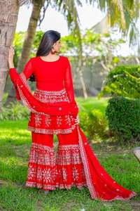 Ensemble Sharara Rouge Brodé Luxe Unity avec Dupatta – Tenue de Fête Courte en Georgette Premium - Product Image 2