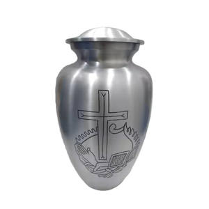Urna de cremación grabada en cruz con acabado plateado memorable estilo europeo y americano para cenizas - Product Image 1