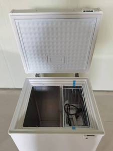 Congelador Solar Horizontal de Una Puerta, Portátil, para Mantener la Frescura, con Carga Solar, Venta al Por Mayor - Product Image 3