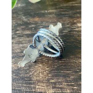 Anillo de Plata de Ley Hecho a Mano por los Navajo, Joyería Cultural Coleccionable en Talla 6.5 - Product Image 5